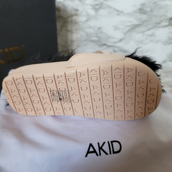 AKID Fur Slippers Nude Slides 11-13 Slides - Picture 3 of 4